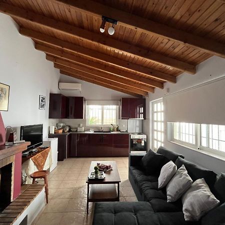 House Near The Athens Airport, Spata. ภายนอก รูปภาพ