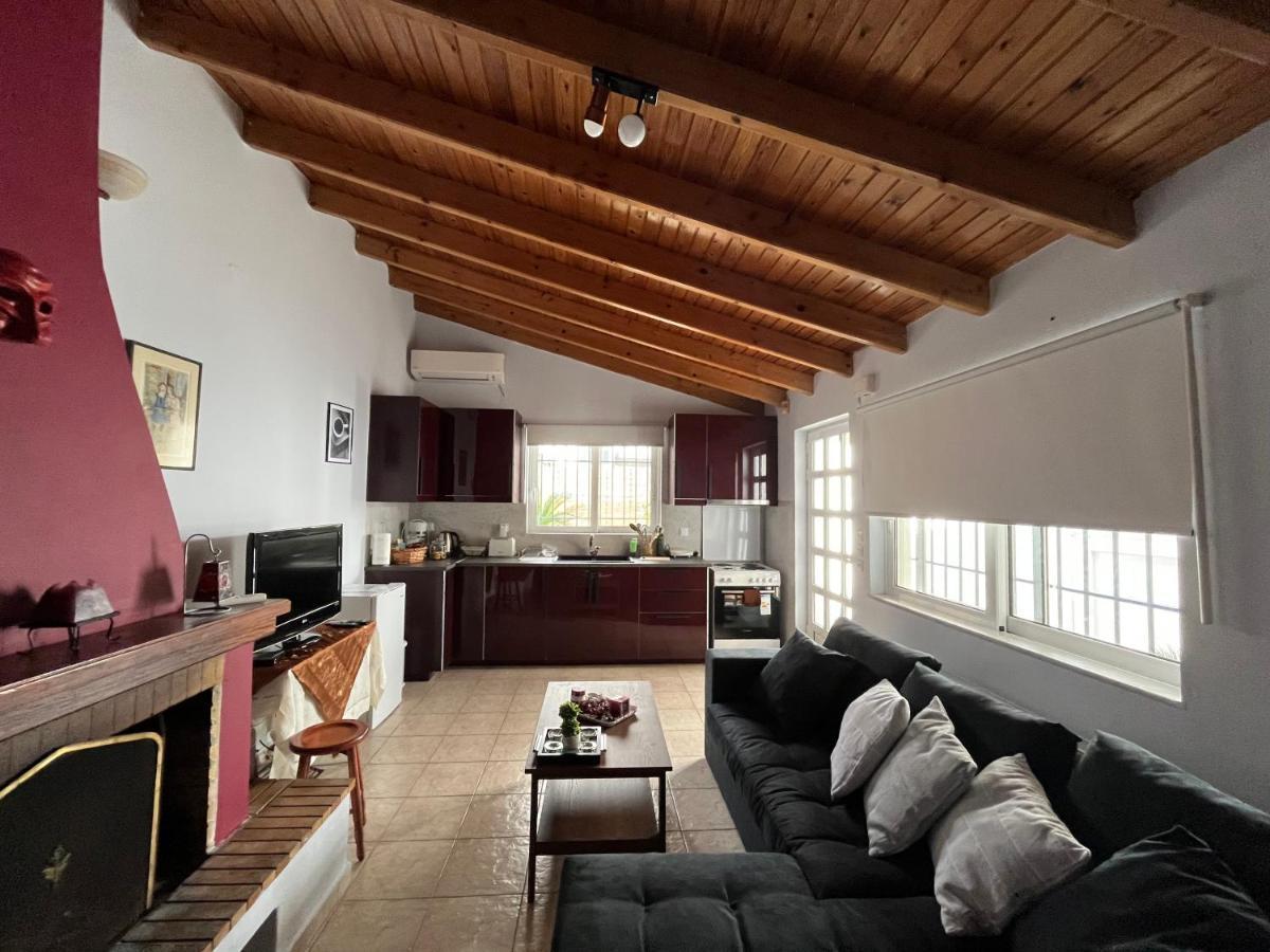 House Near The Athens Airport, Spata. ภายนอก รูปภาพ